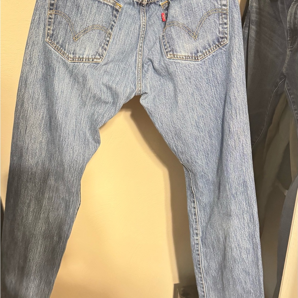 Levi’s 501s button fly vintage style and vintage cut. Great wash. - Picture 3 of 4